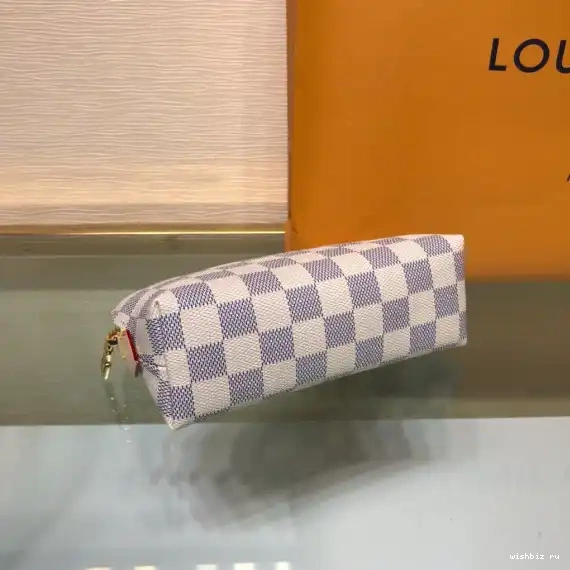 WIS VUITTON COSMETIC POUCH LOUIS 0508